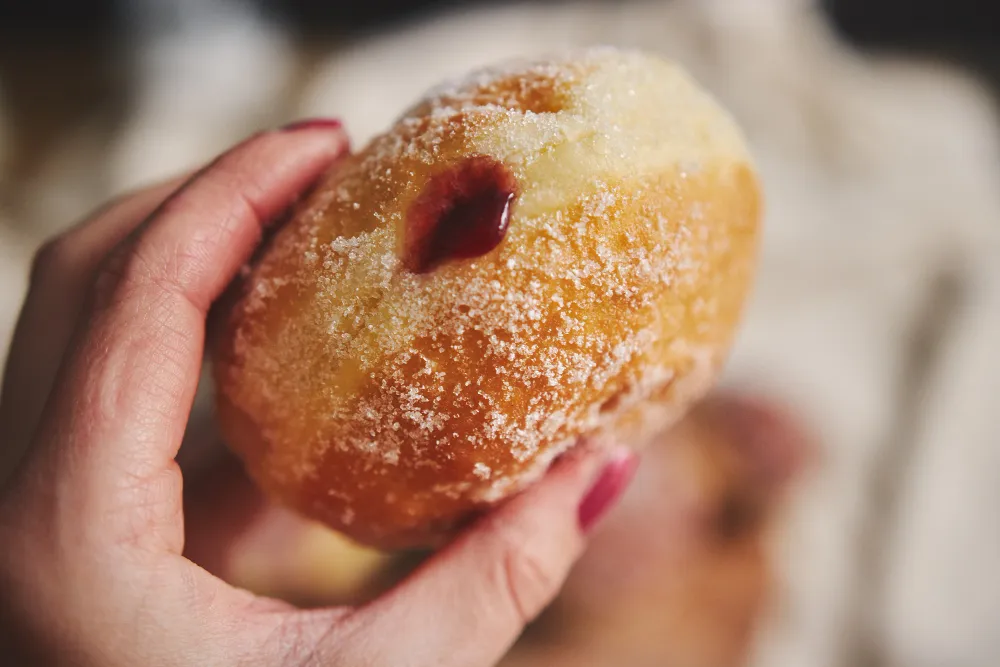 Bakine domaće krafne s bijelim prstenom